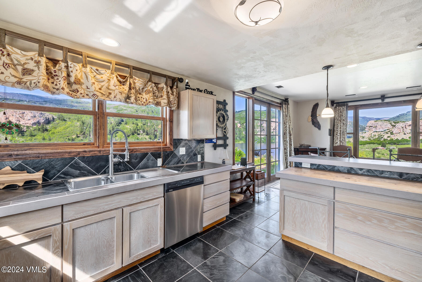 3400 Sweetwater Road Property Photo 10