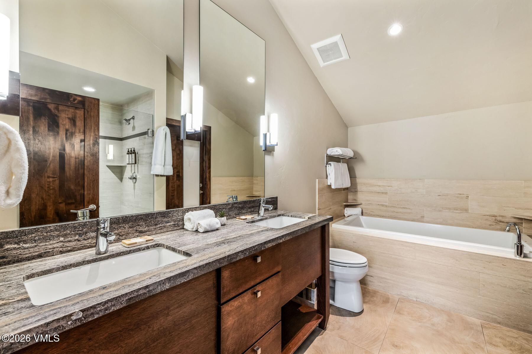 137 Benchmark Road 518 Property Photo 24