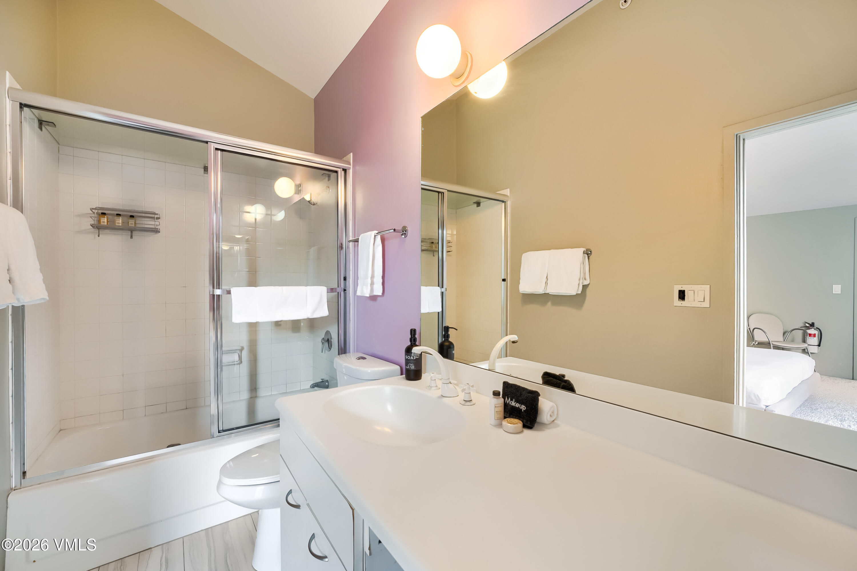 520 E Lionshead Circle 305 Property Photo 16