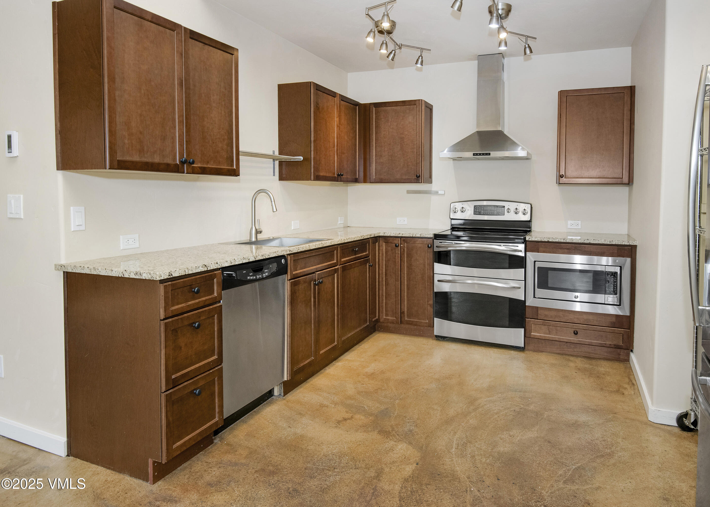 300 First Street B Property Photo 10