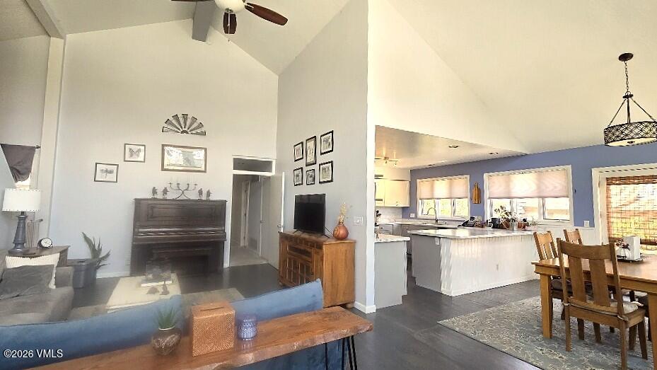 718 Bull Run Property Photo 2