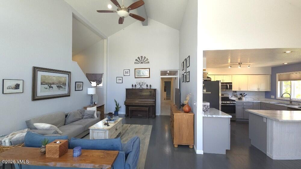 718 Bull Run Property Photo 3