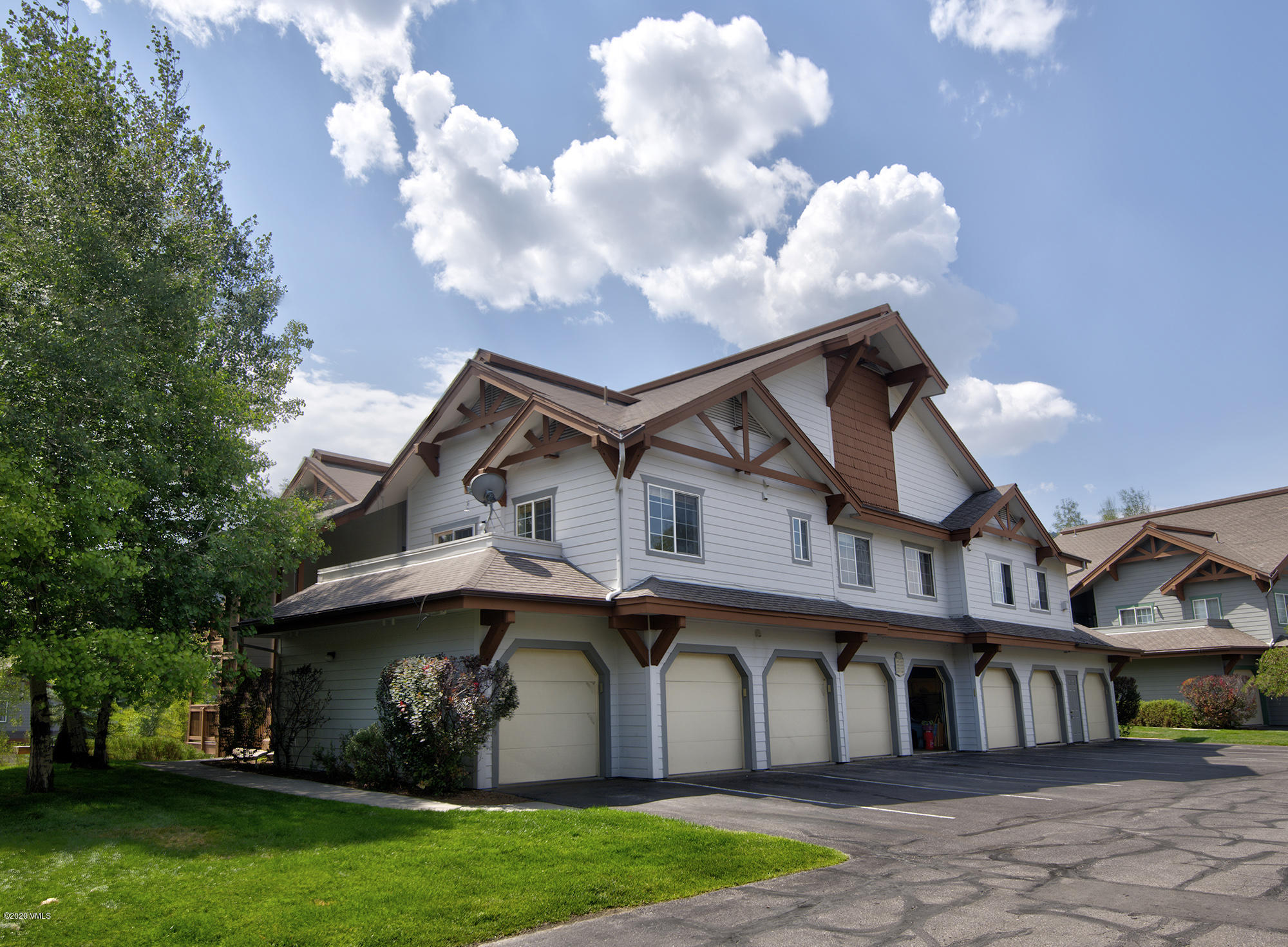 2103 Crazy Horse Circle Property Photo 2