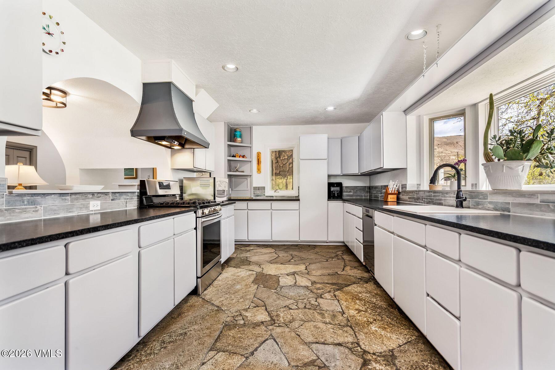 780 Deer Boulevard Property Photo 3