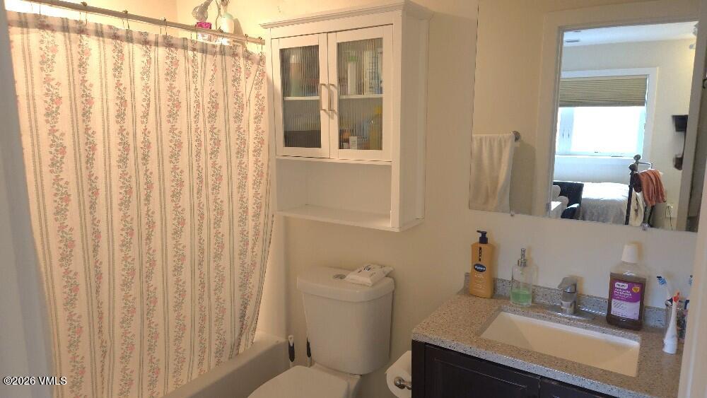 120 E 3rd Street Property Photo 26
