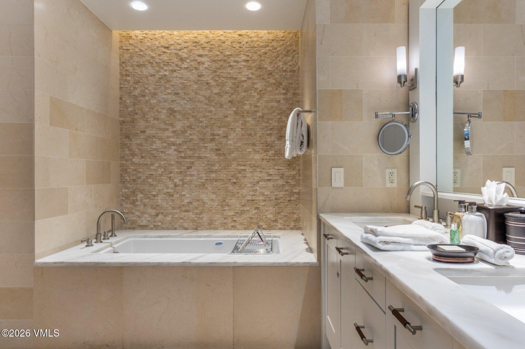 141 E Meadow Drive 3d East Property Photo 25