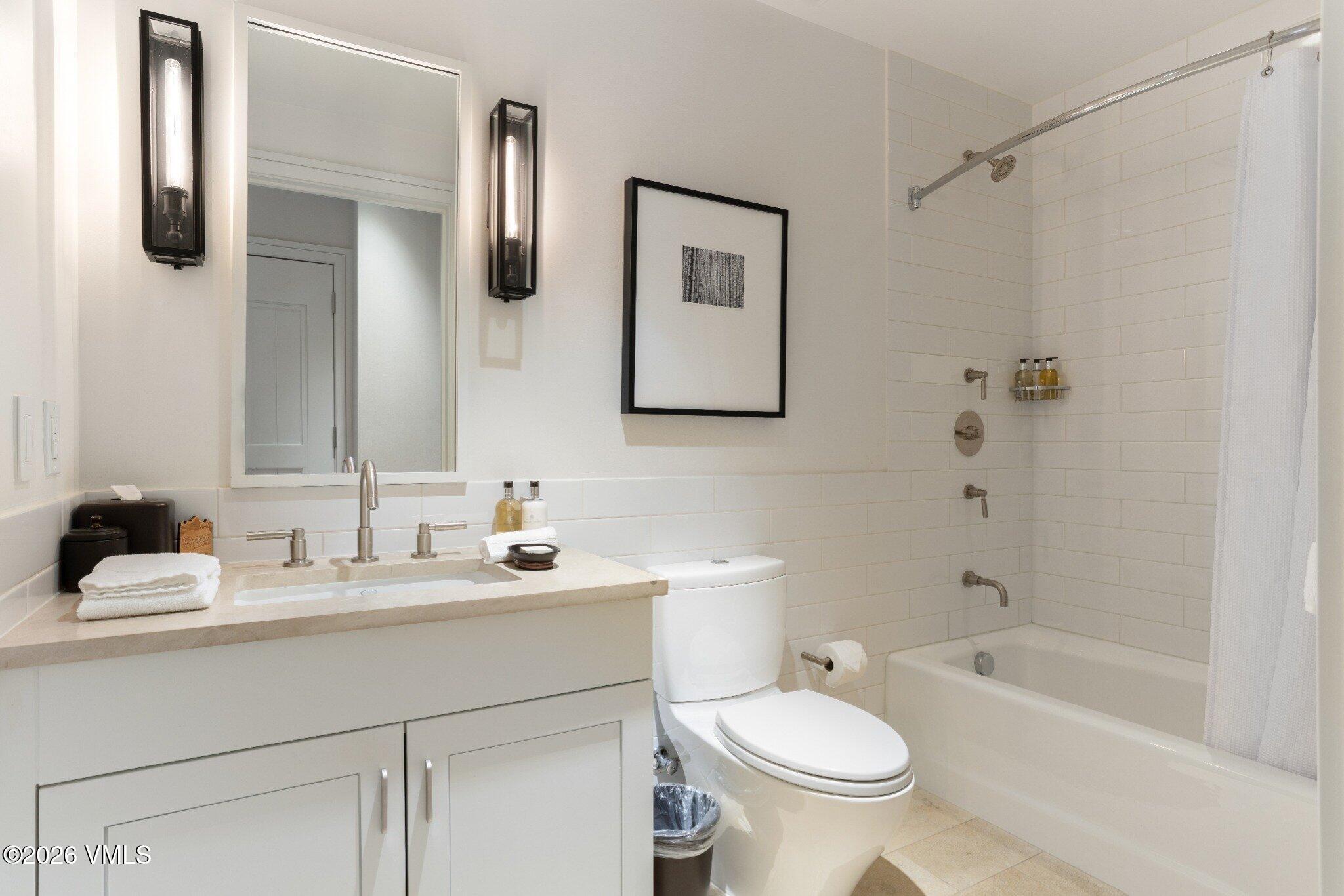 141 E Meadow Drive 3d East Property Photo 29