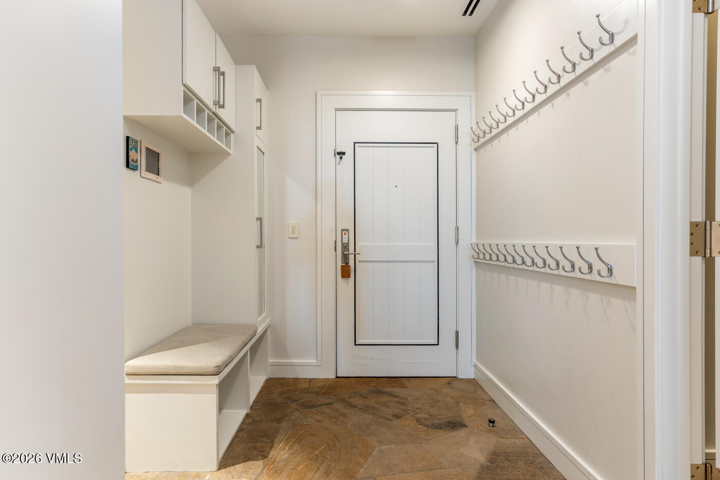 141 E Meadow Drive 3d East Property Photo 37