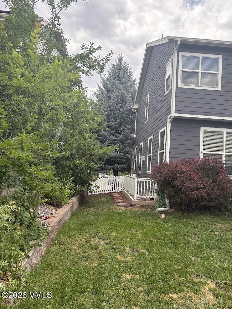 206 Ewing Street B Property Photo 3