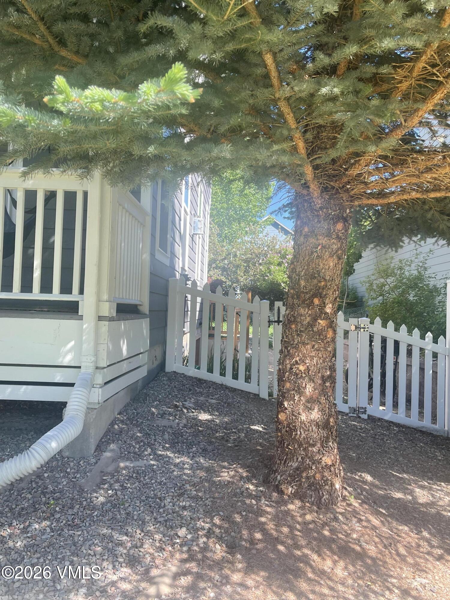 206 Ewing Street B Property Photo 17