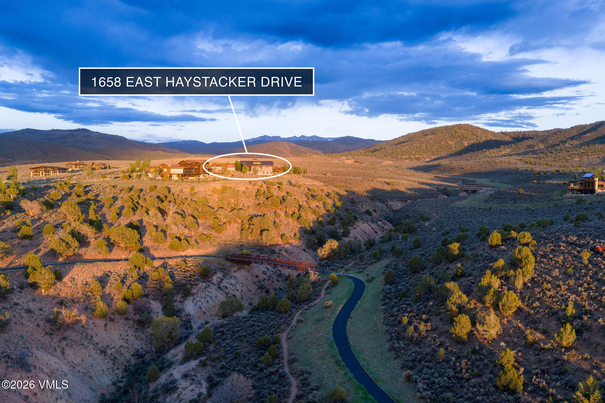 1658 E Haystacker Drive Property Photo 3