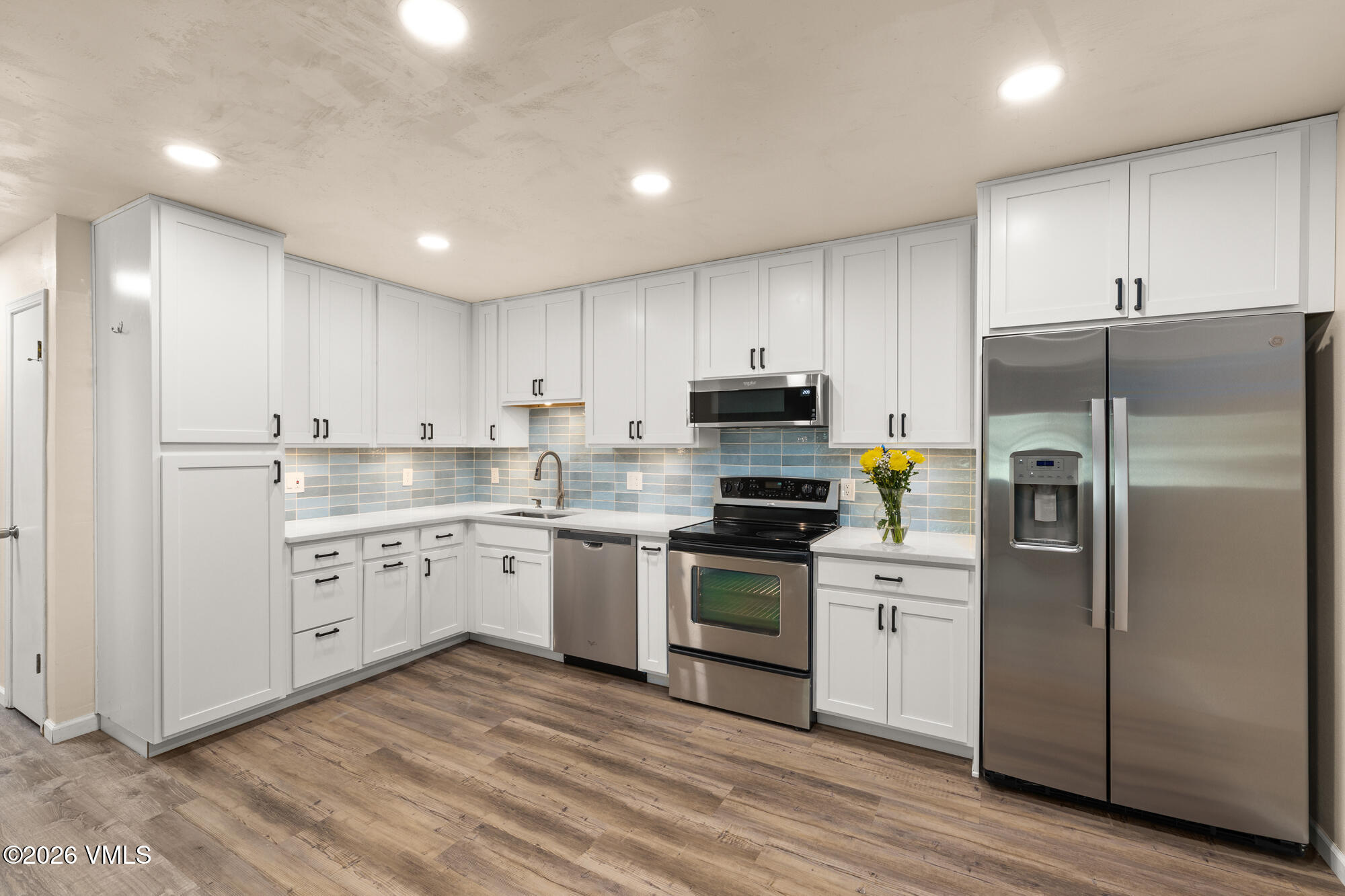 1050 W Beaver Creek #E304 Property Photo 1