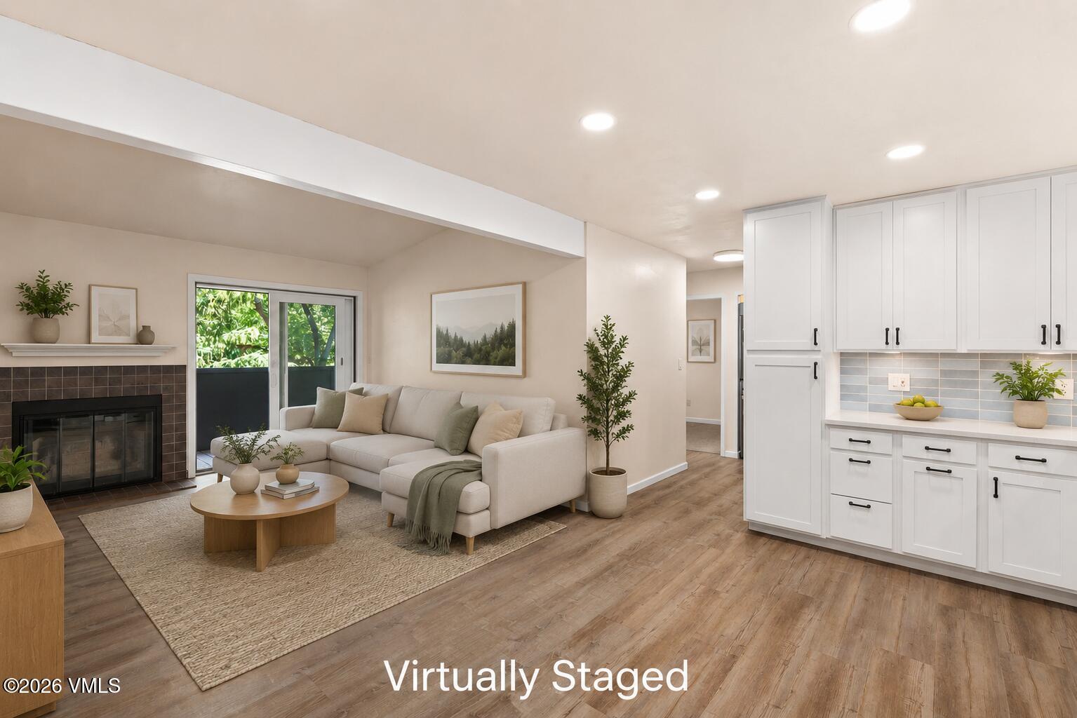 1050 W Beaver Creek #e304 Property Photo 4