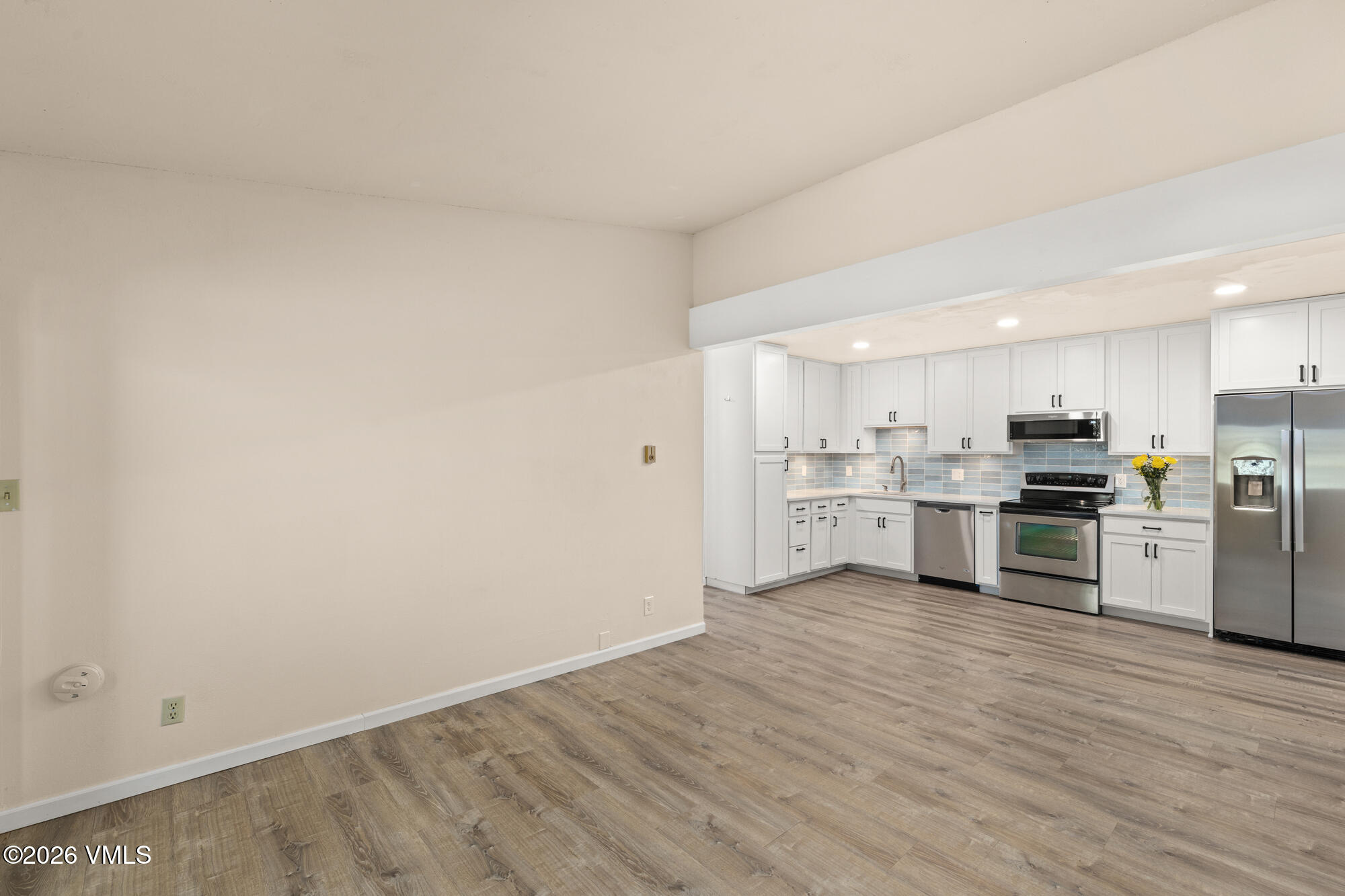1050 W Beaver Creek #e304 Property Photo 7