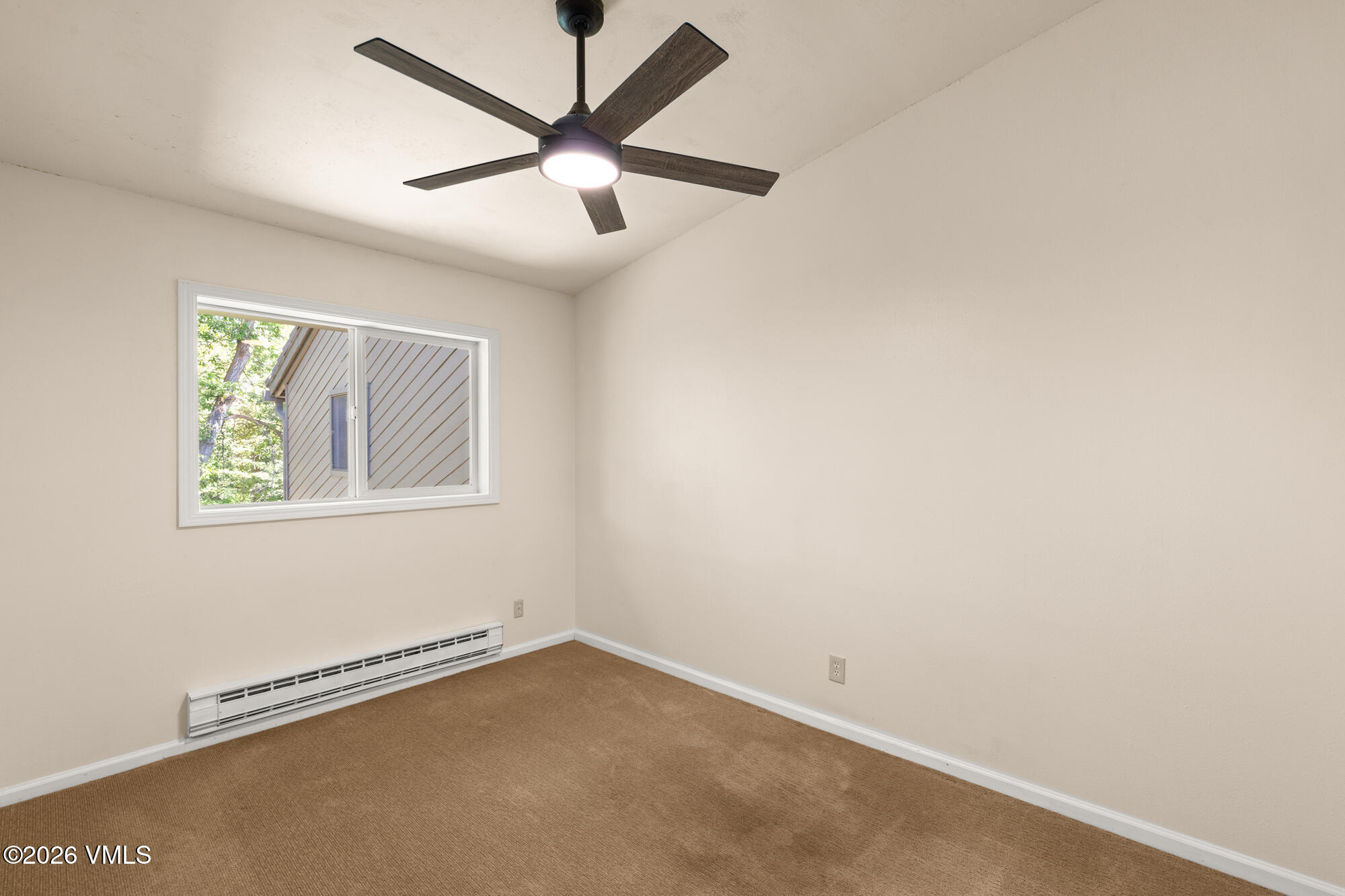 1050 W Beaver Creek #e304 Property Photo 9