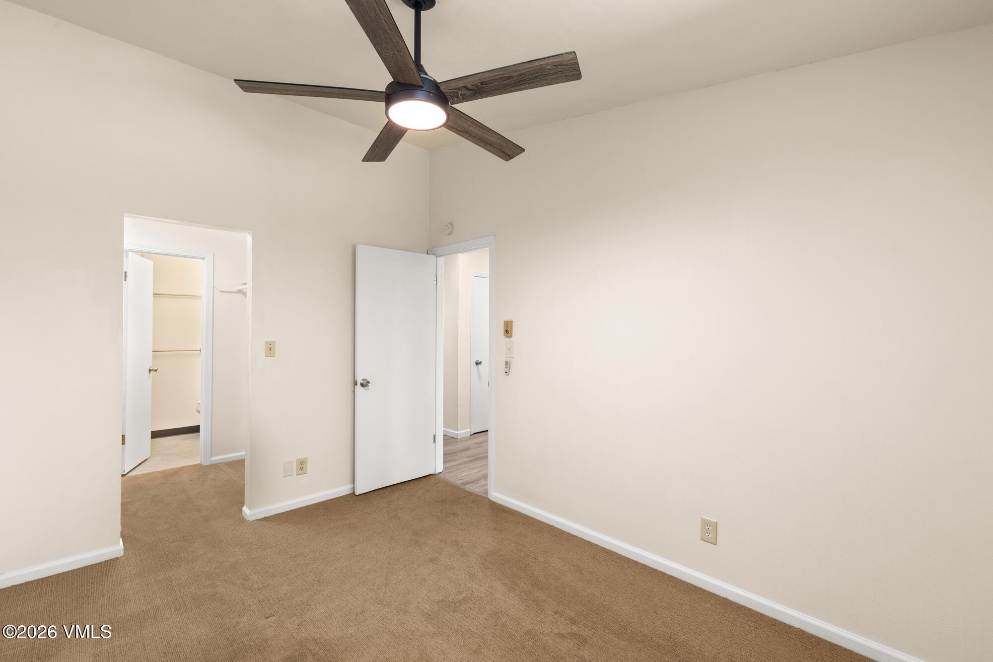 1050 W Beaver Creek #e304 Property Photo 10