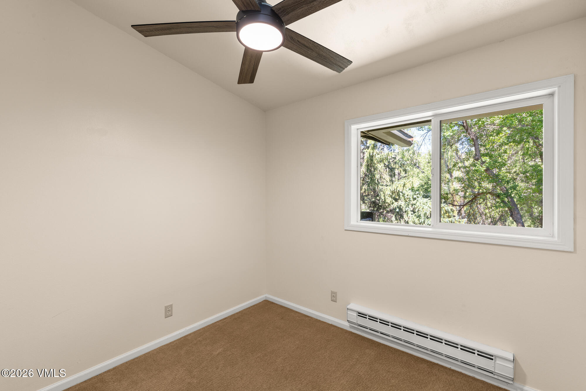 1050 W Beaver Creek #e304 Property Photo 12
