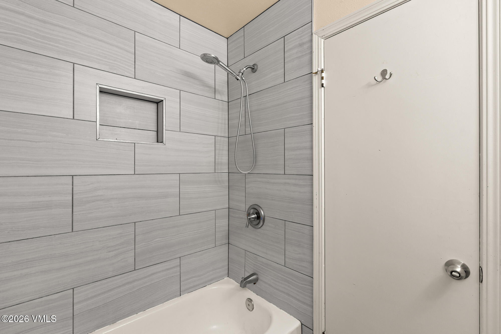1050 W Beaver Creek #e304 Property Photo 15