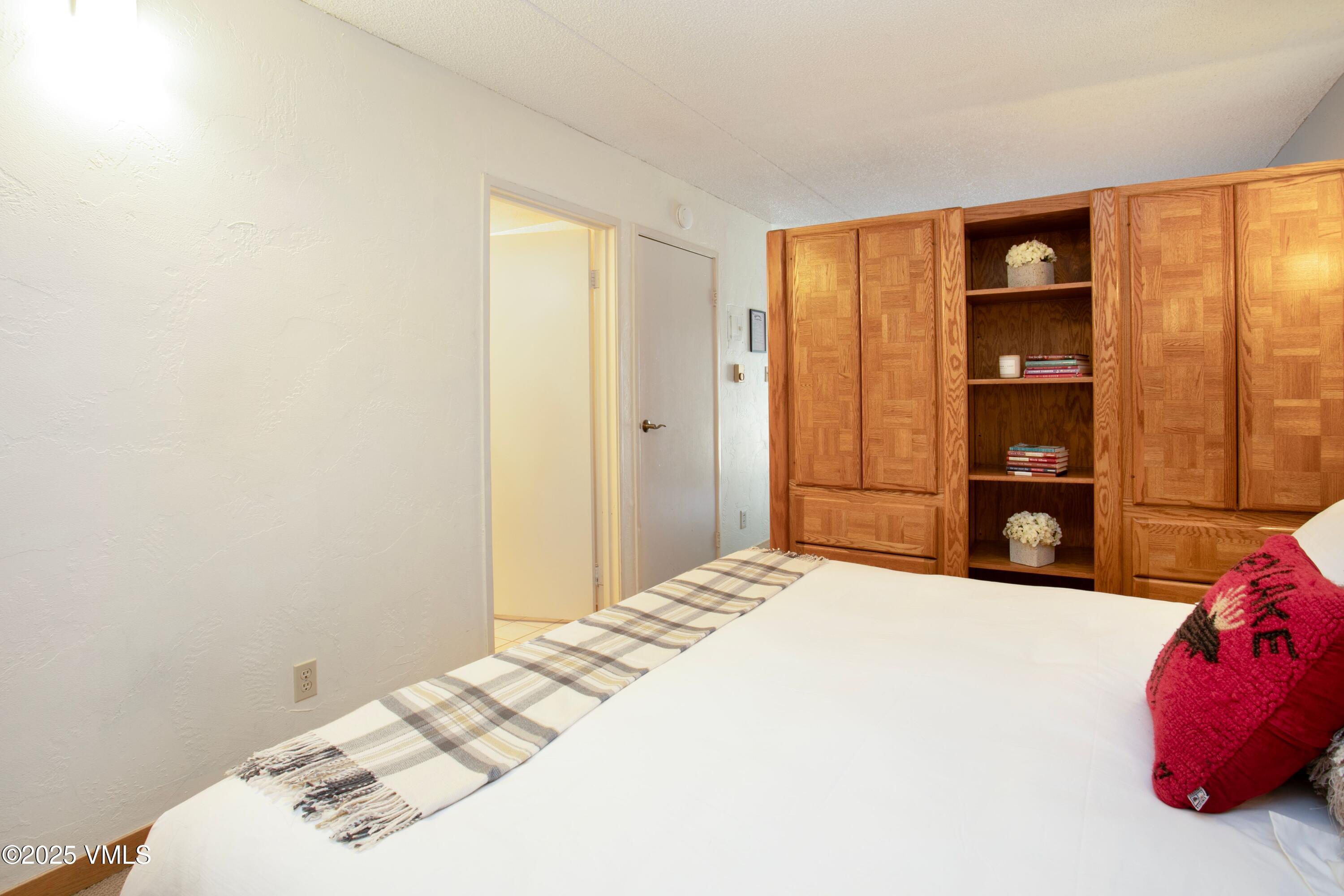 555 E Lionshead Circle 202 Property Photo 11