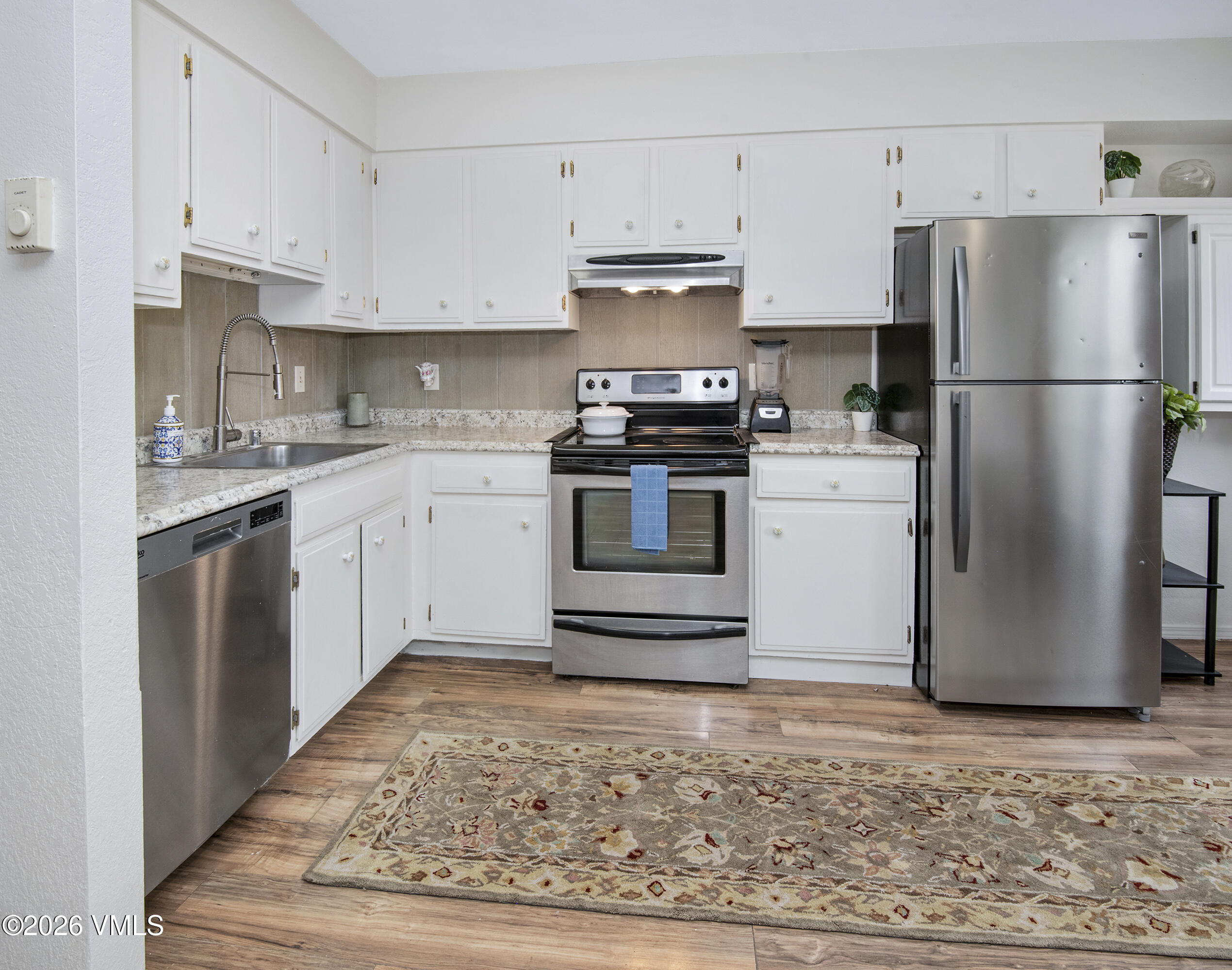 85 Chambers Avenue 10 Property Photo 5