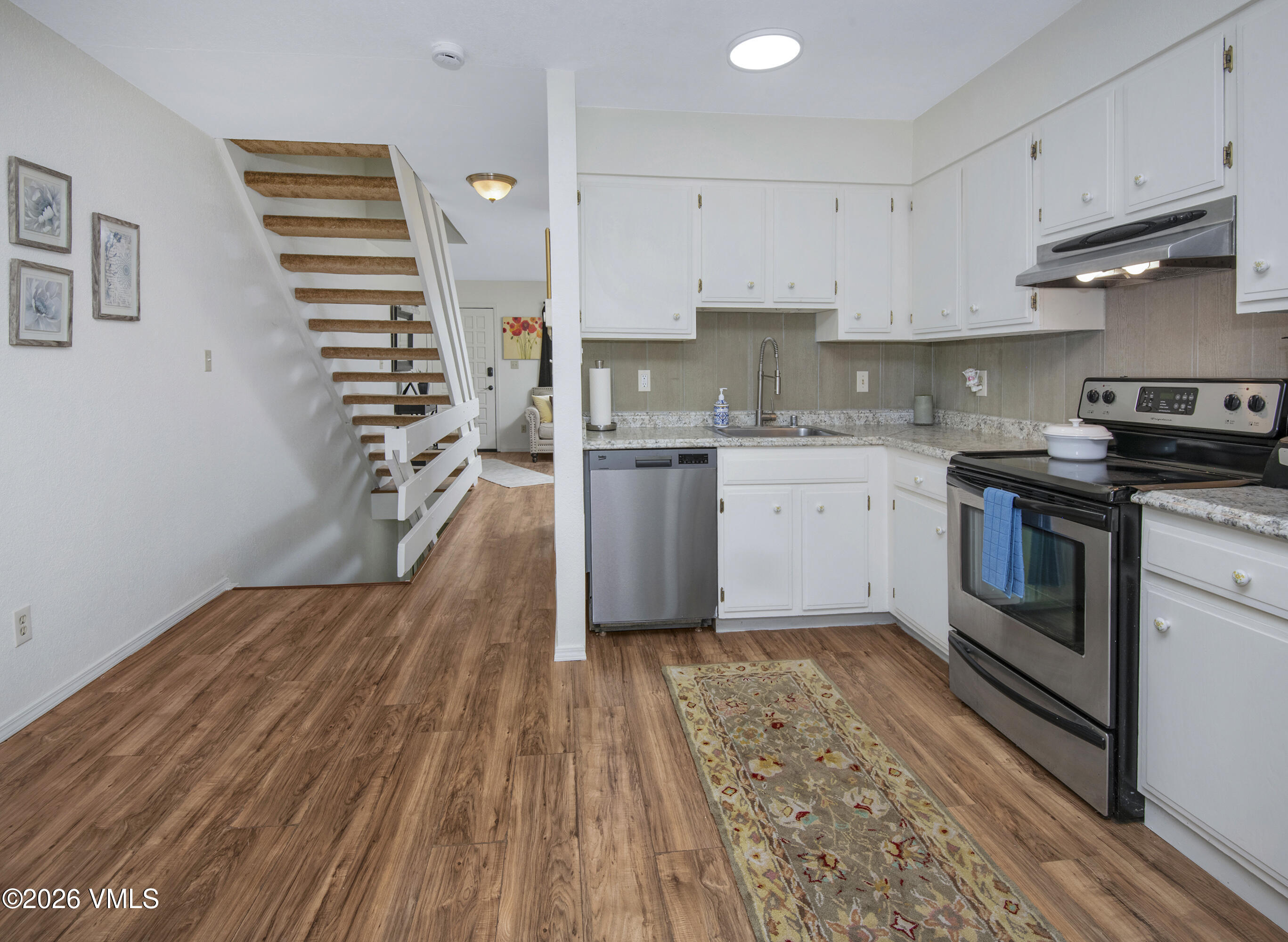 85 Chambers Avenue 10 Property Photo 6