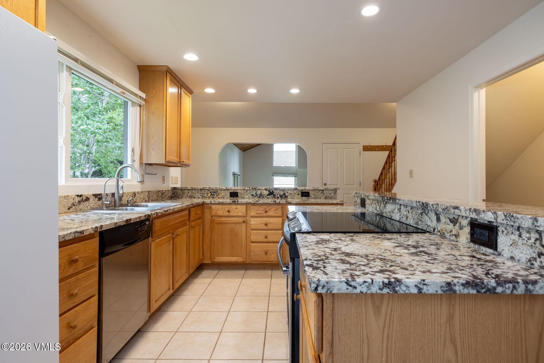 588 Stone Creek Drive W Property Photo 9