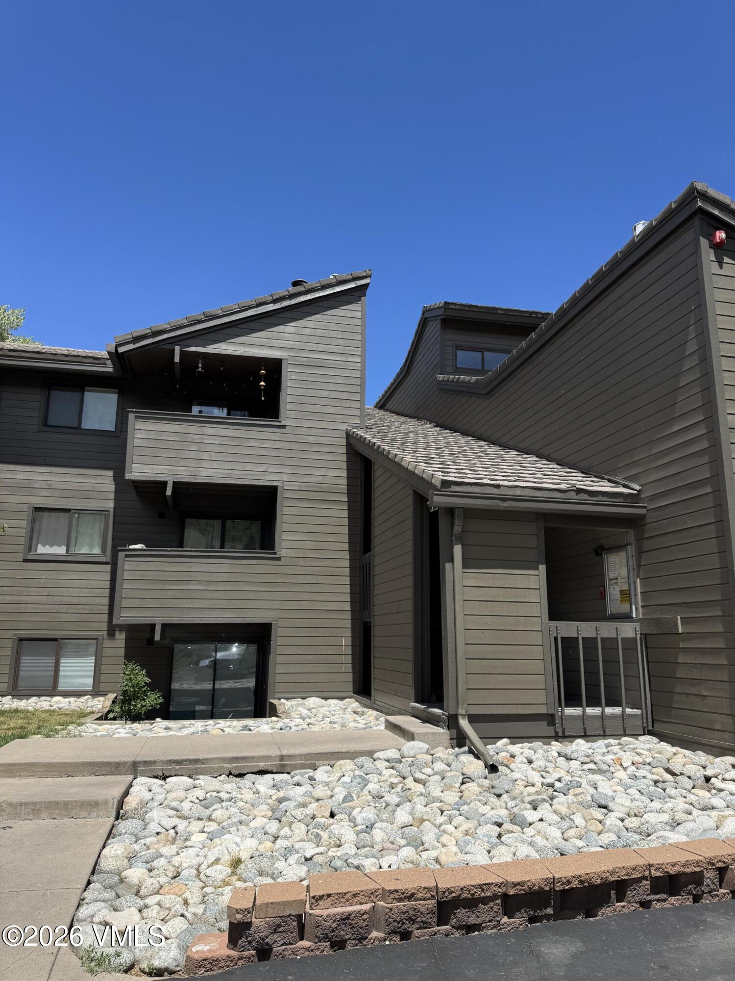 1061 W Beaver Creek Boulevard # I102 Property Photo 13
