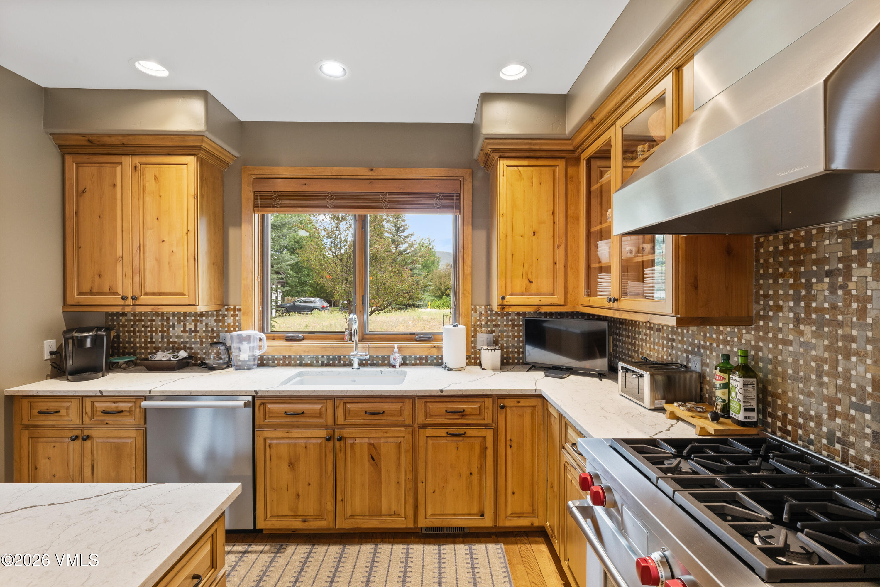 22 Hollis Lane Property Photo 10