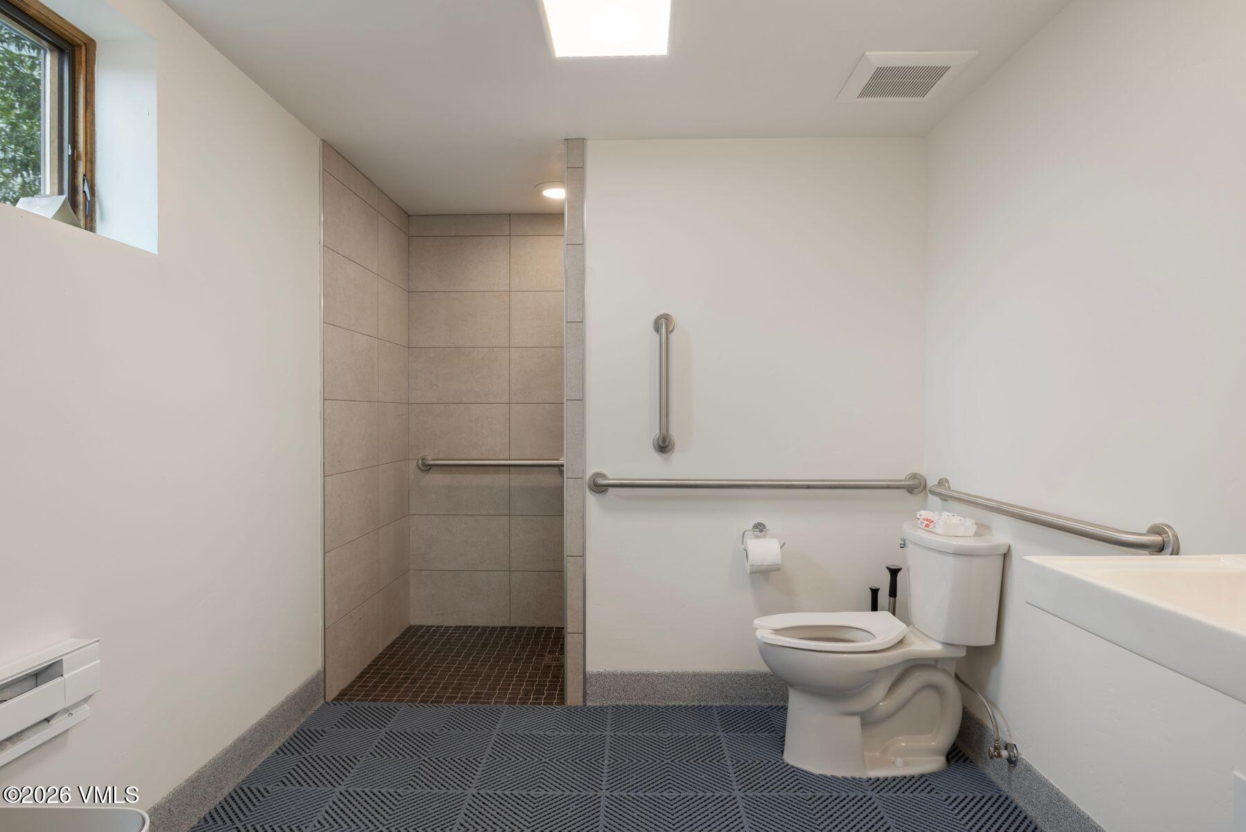 525 Plane Street B6 Property Photo 7