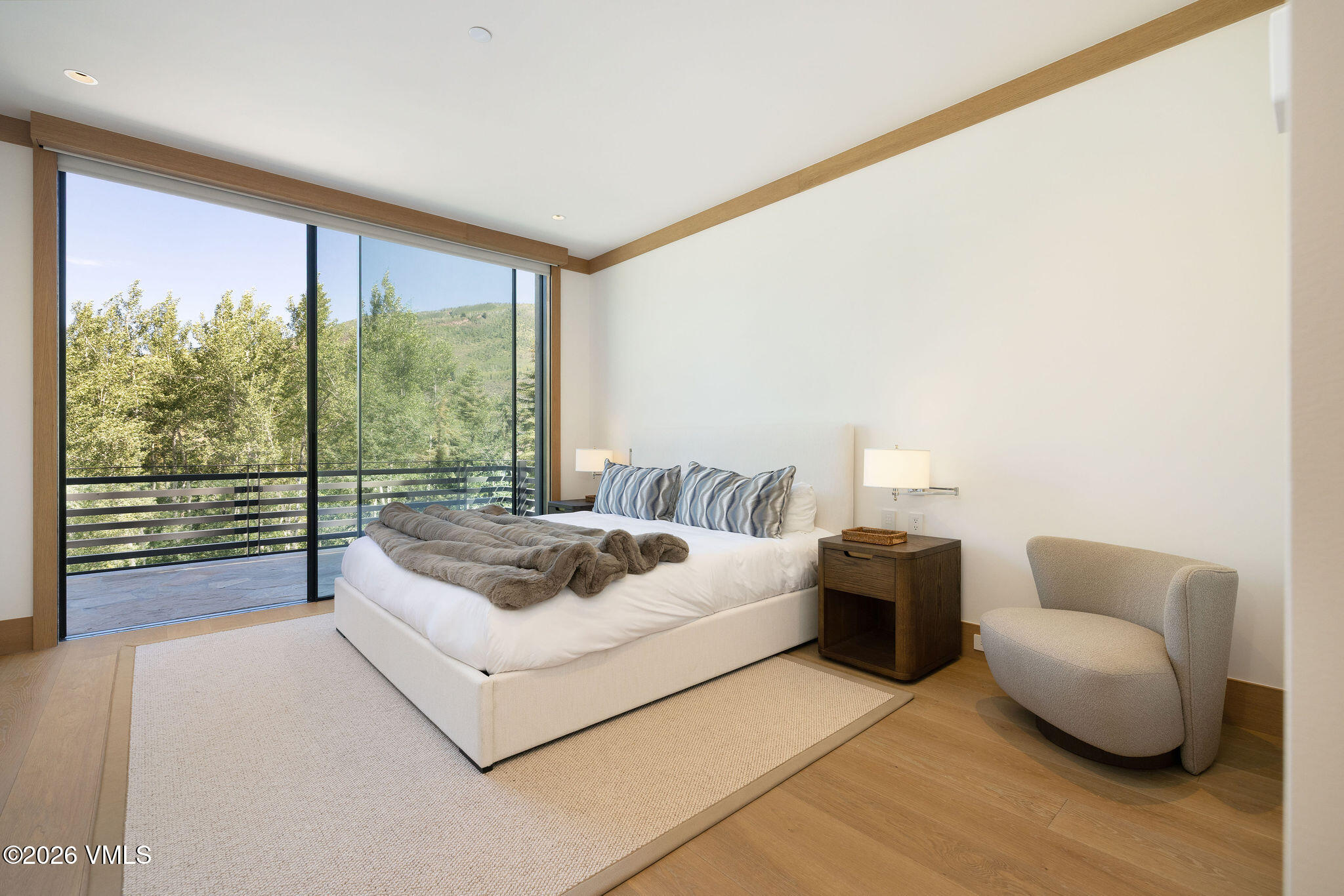 466 Forest Road Property Photo 15