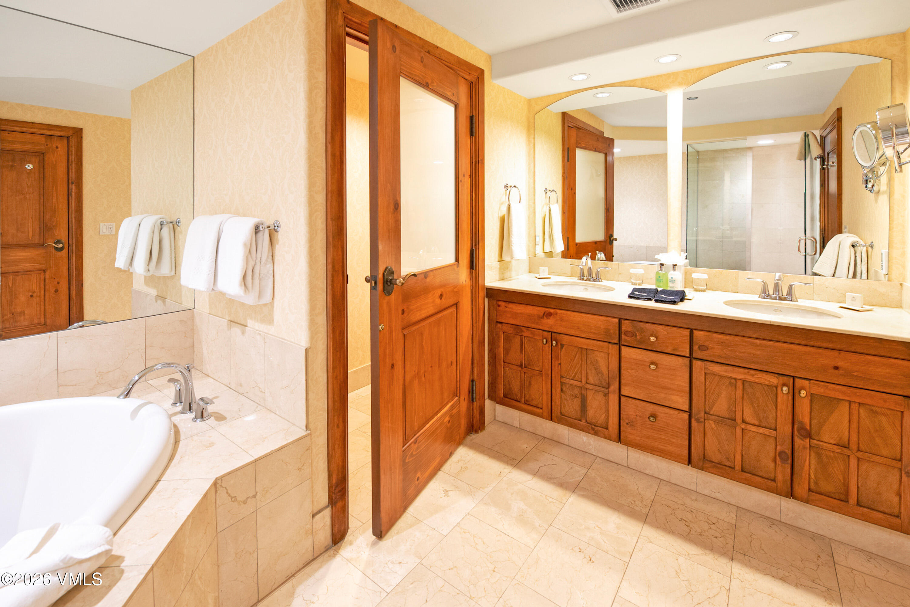 242 E Meadow Drive 304 Property Photo 10