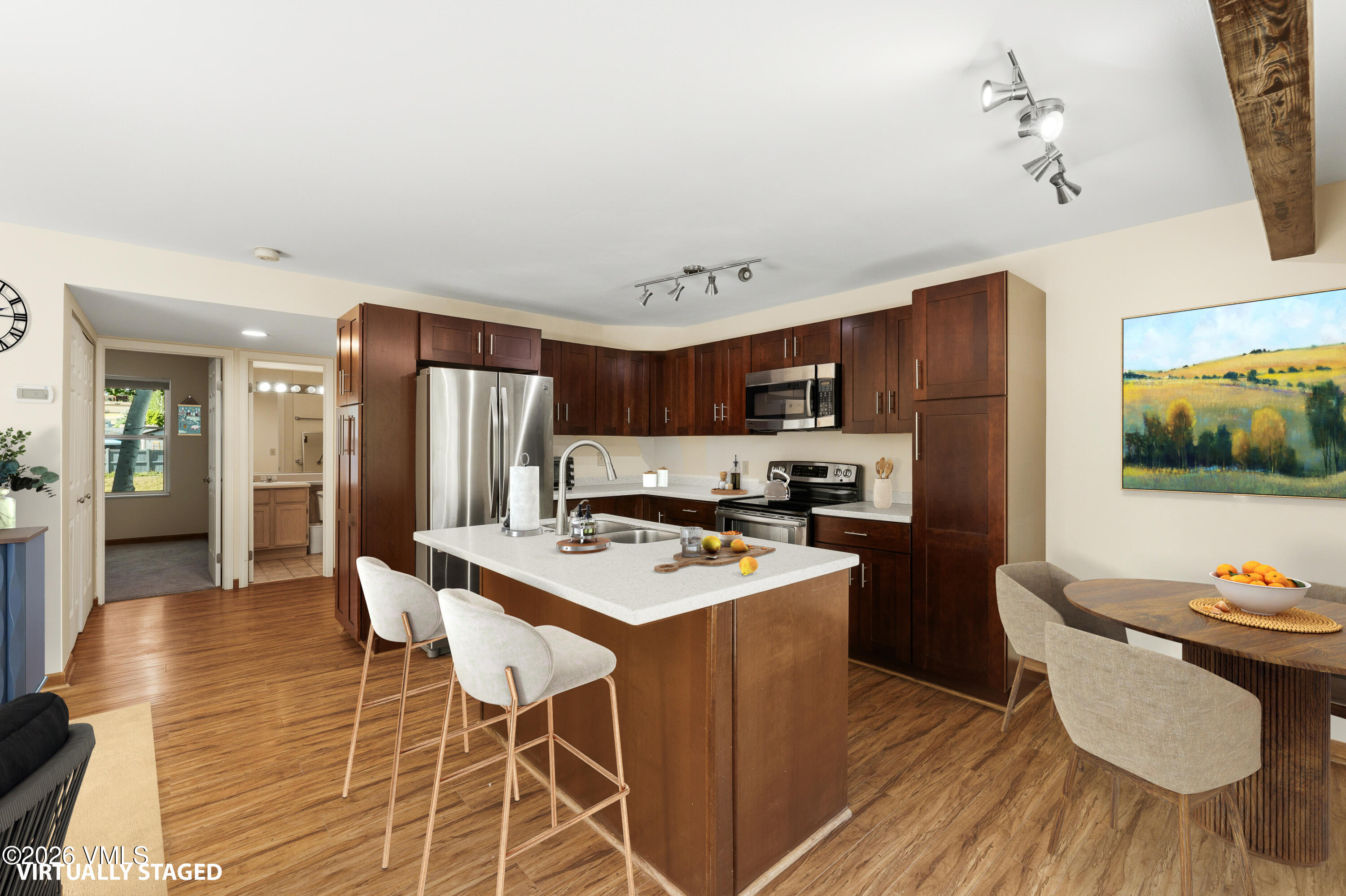971 W Beaver Creek Boulevard Apt B4 Property Photo 3