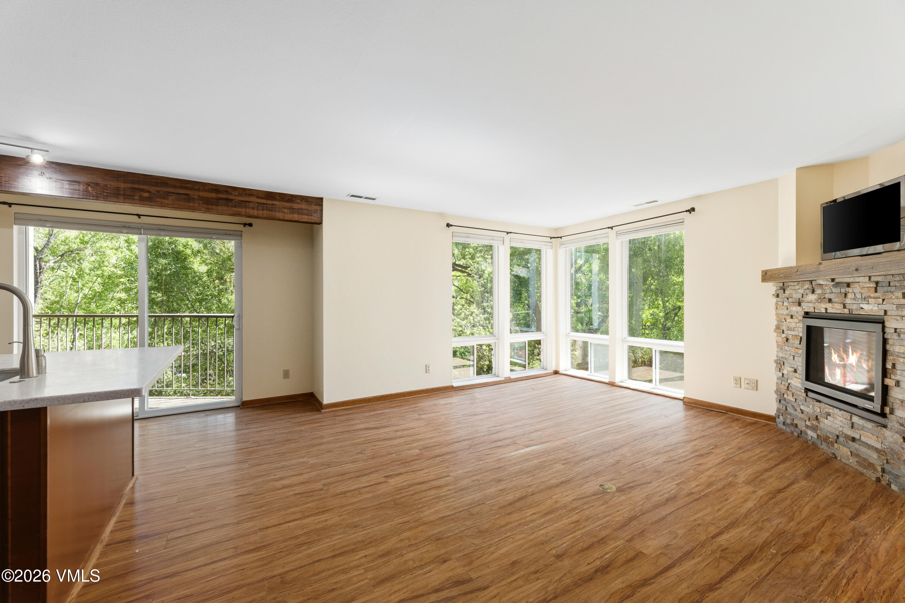 971 W Beaver Creek Boulevard Apt B4 Property Photo 8