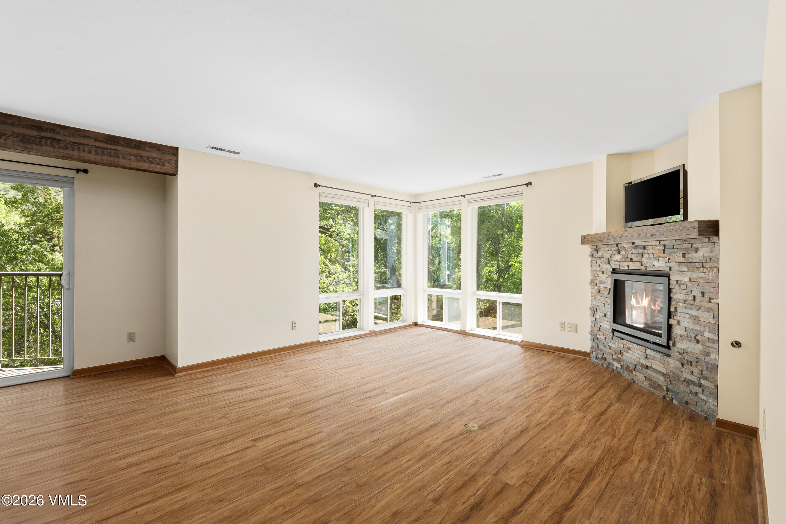 971 W Beaver Creek Boulevard Apt B4 Property Photo 9