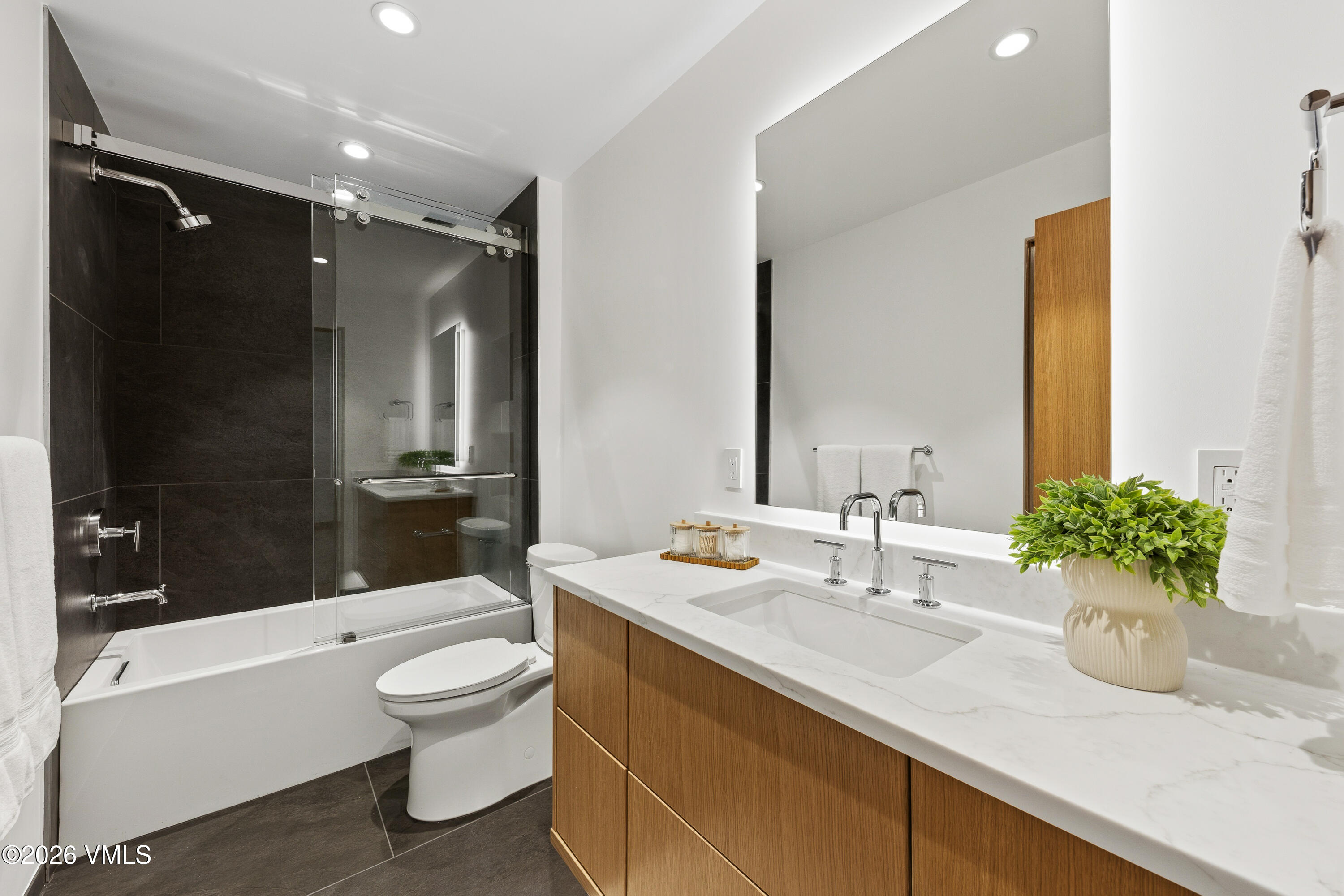 137 Benchmark Road 214-w Property Photo 16