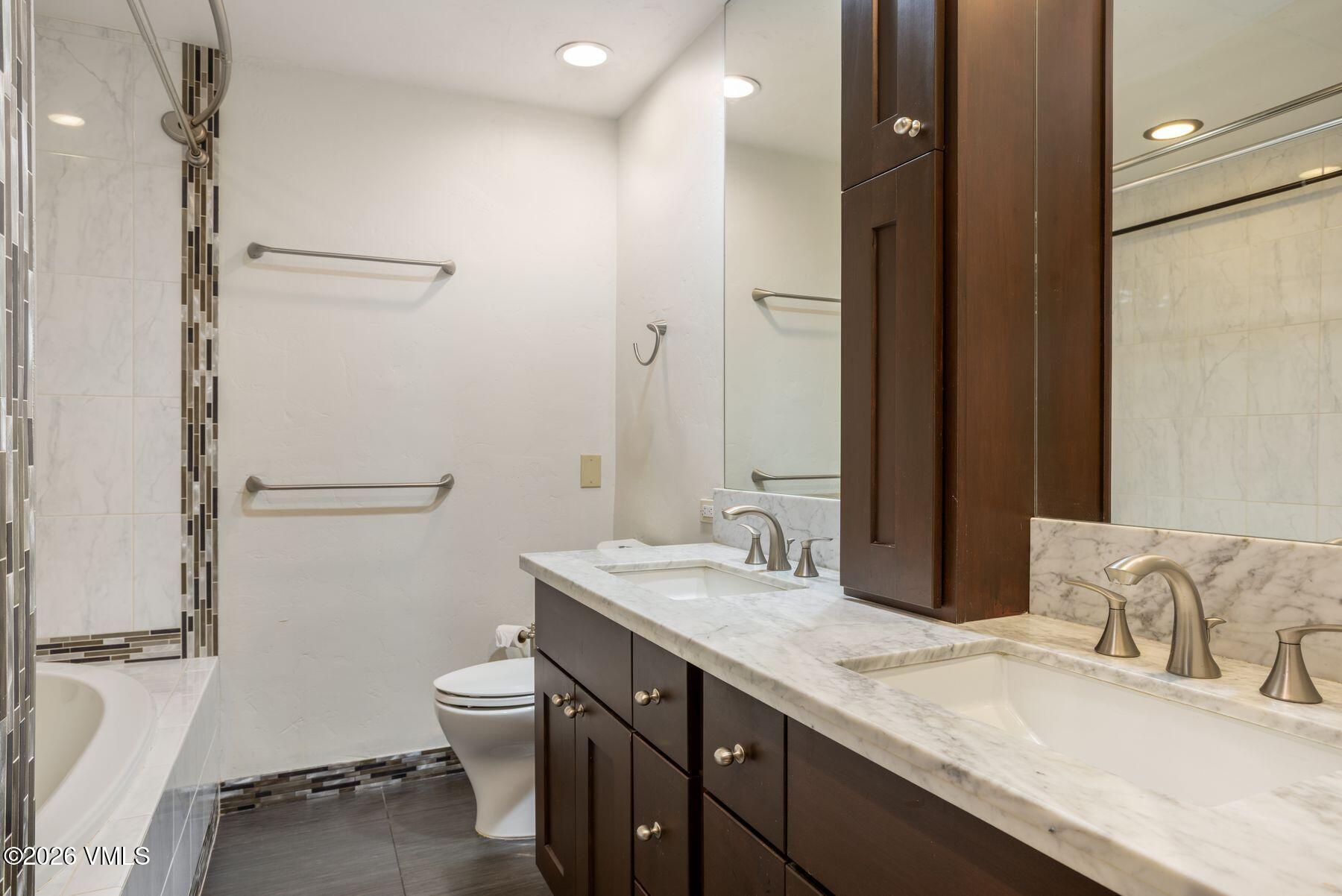 137 Benchmark Road 211 Property Photo 17