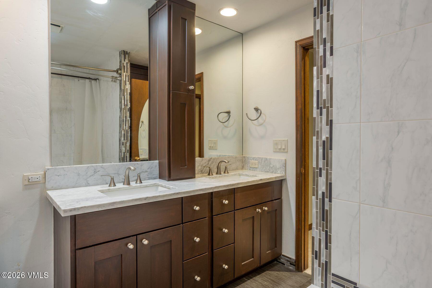 137 Benchmark Road 211 Property Photo 18