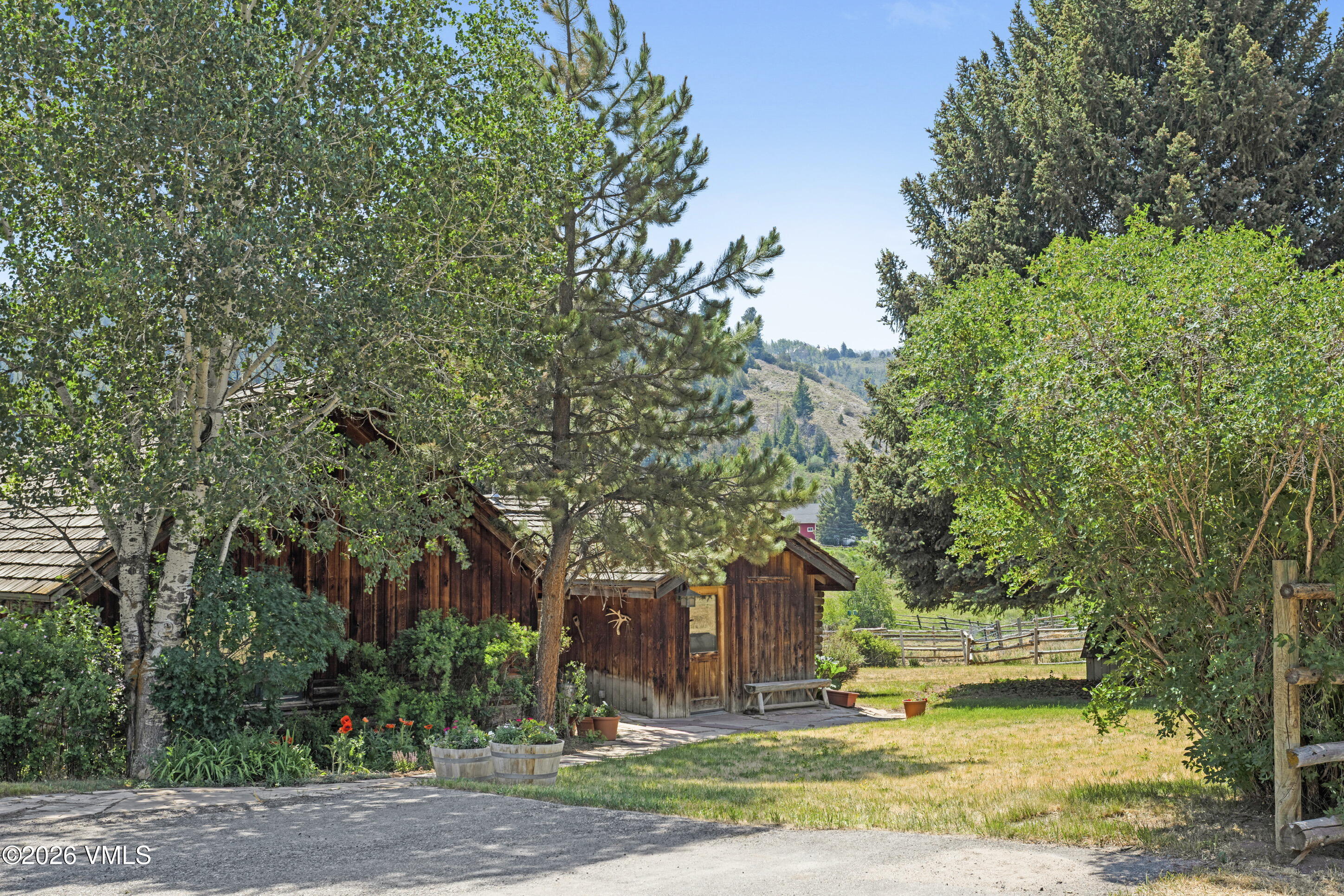 1513 Squaw Creek Road Property Photo 6
