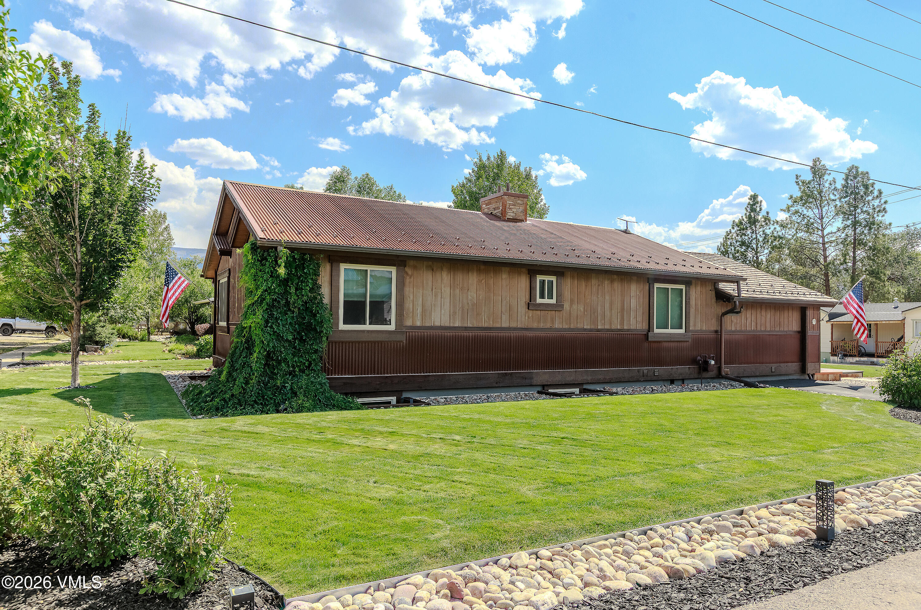 605 Mcintire Street Property Photo 4