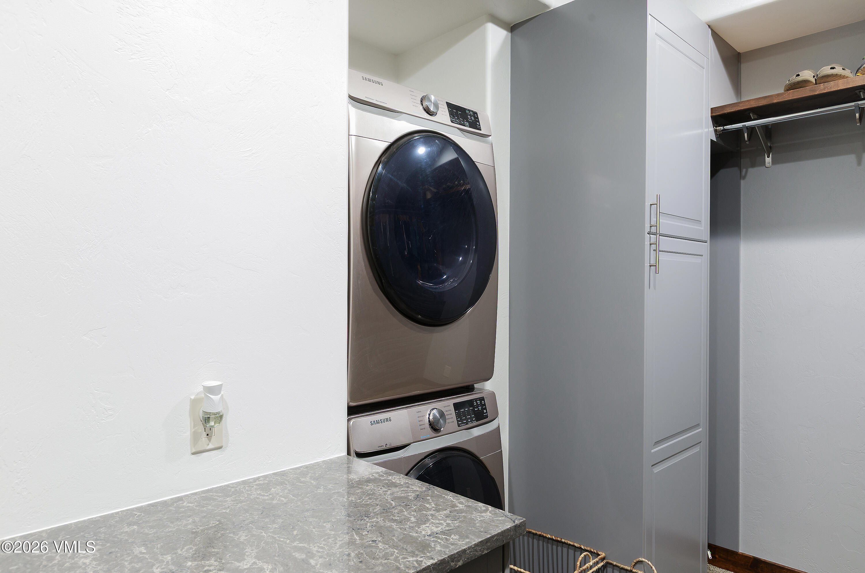 605 Mcintire Street Property Photo 23