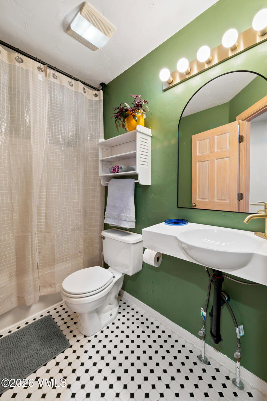 318 Ryshot Property Photo 13