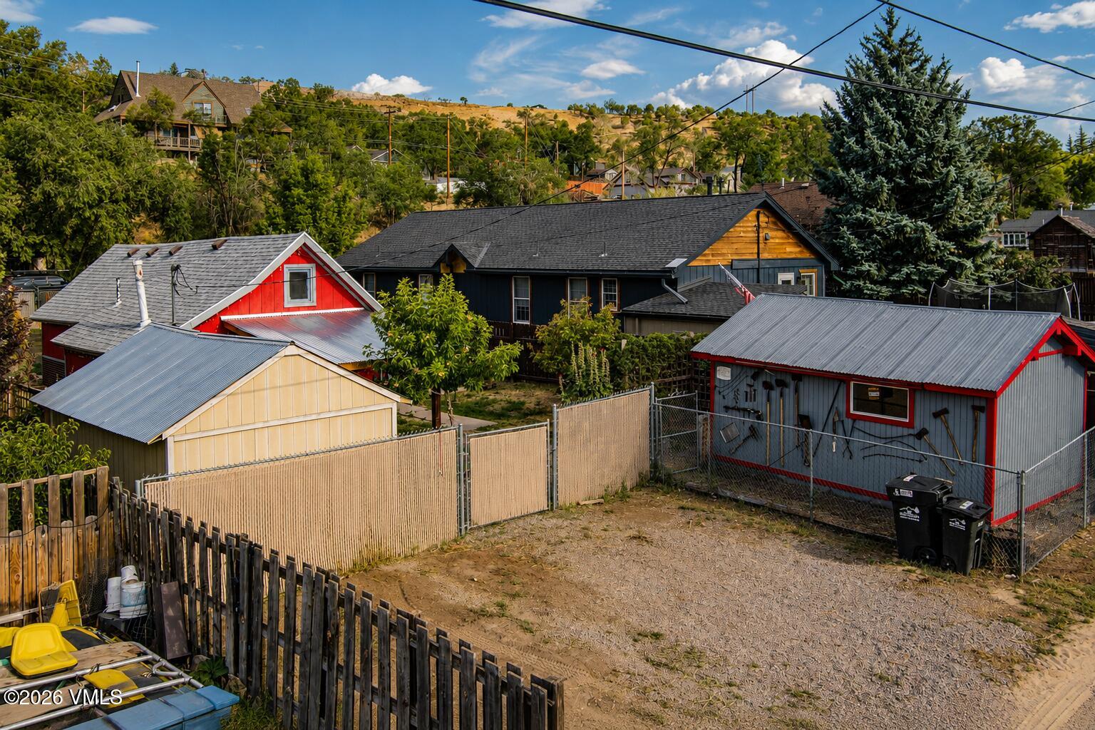 425 Howard Street Property Photo 7