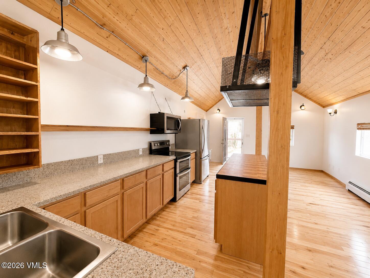 425 Howard Street Property Photo 11