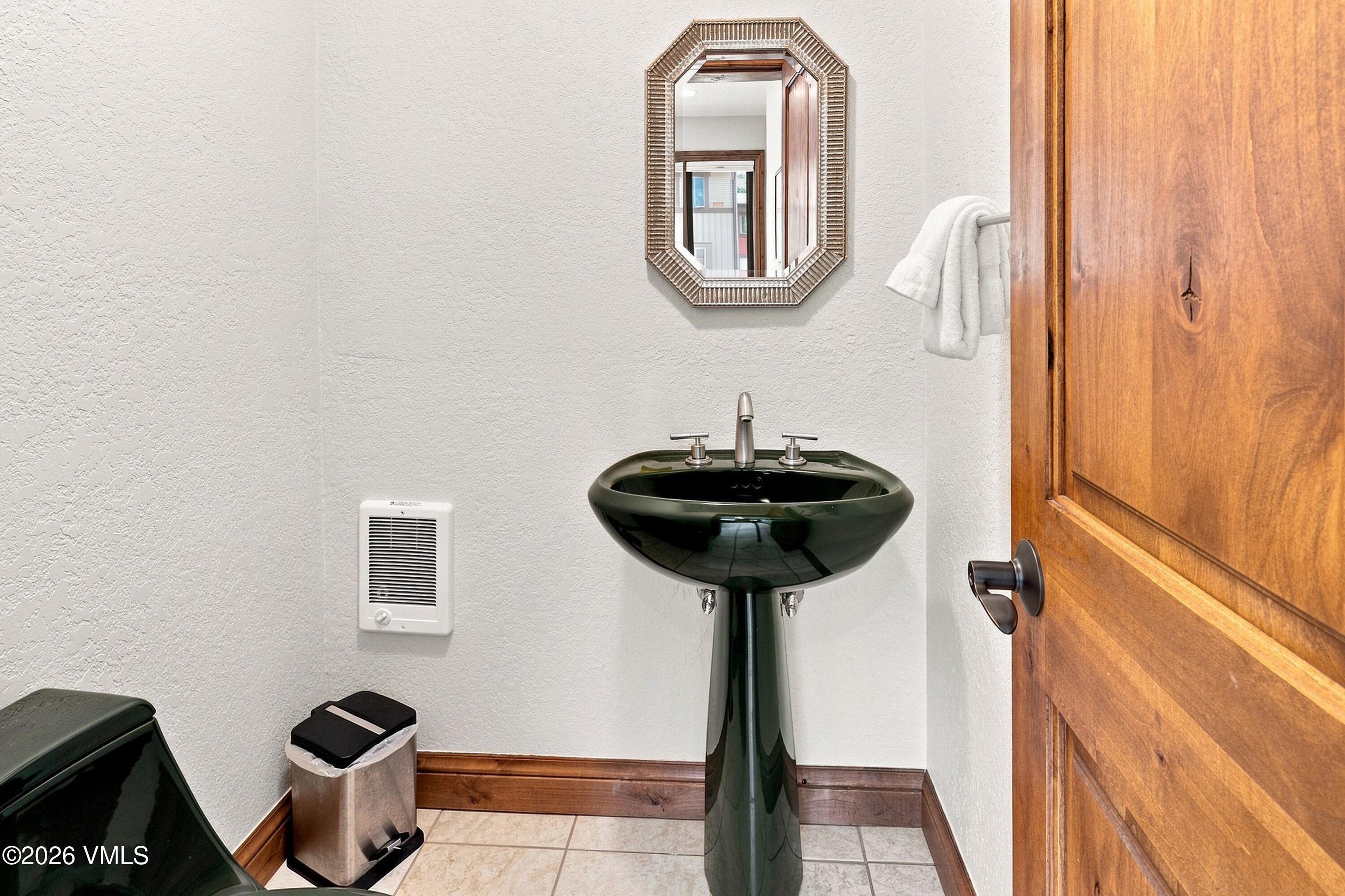 2550 Kinnikinnick Unit J2 Property Photo 13