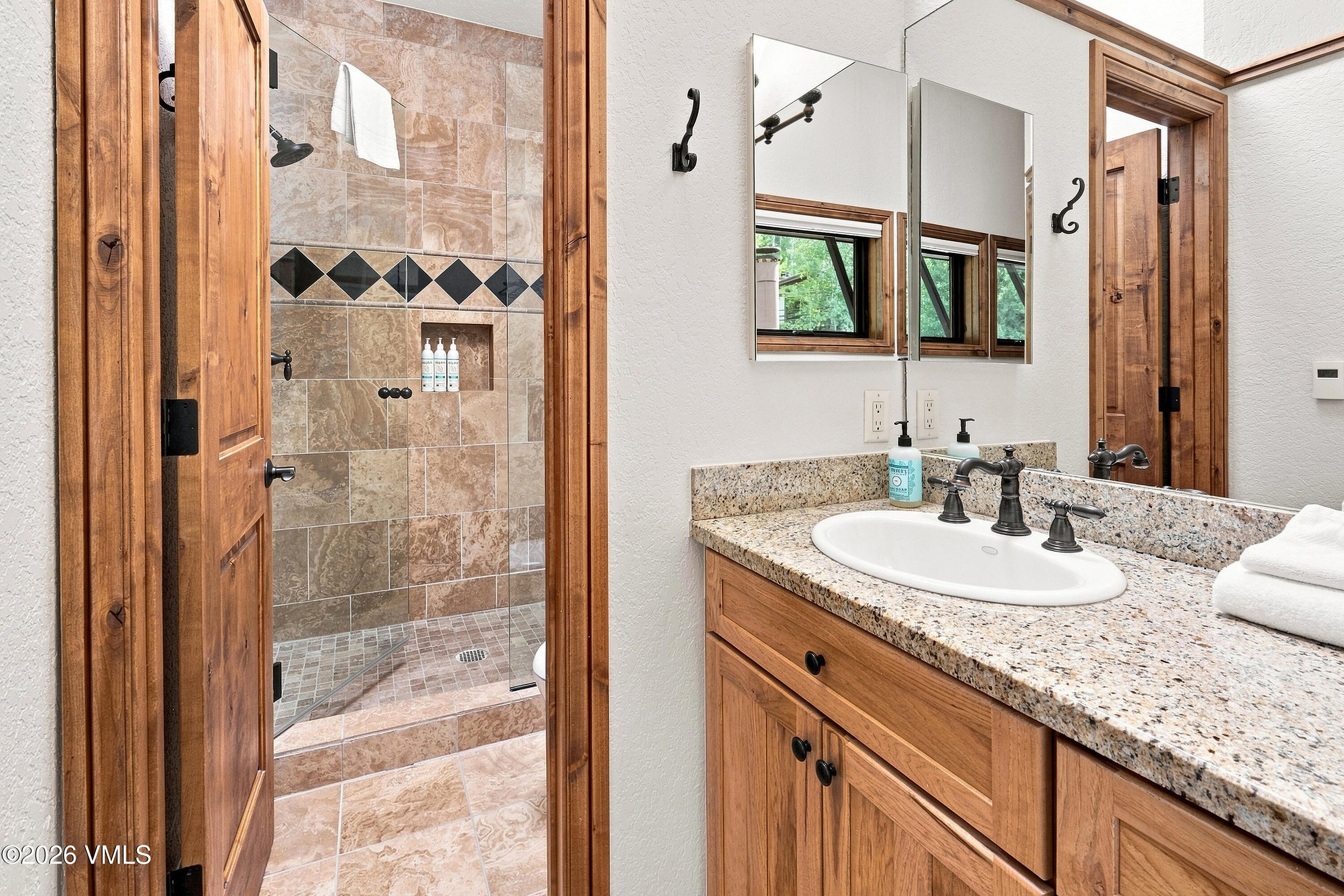 2550 Kinnikinnick Unit J2 Property Photo 19