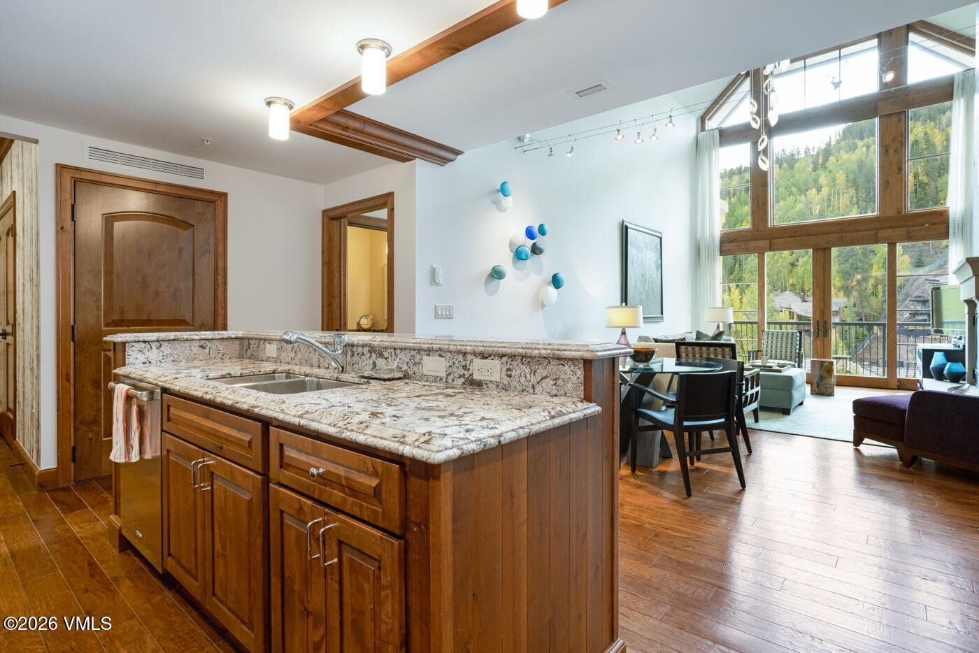 728 W Lionshead Circle # R300 Property Photo 2