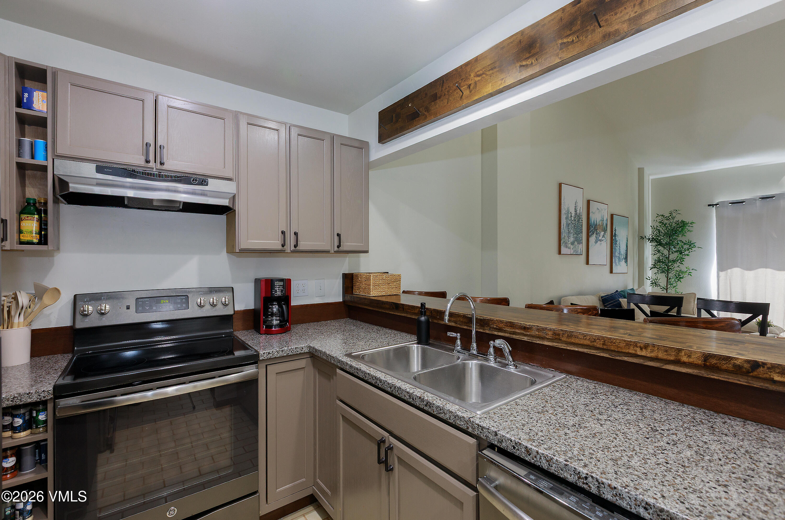 137 Benchmark Road 522 Property Photo 5
