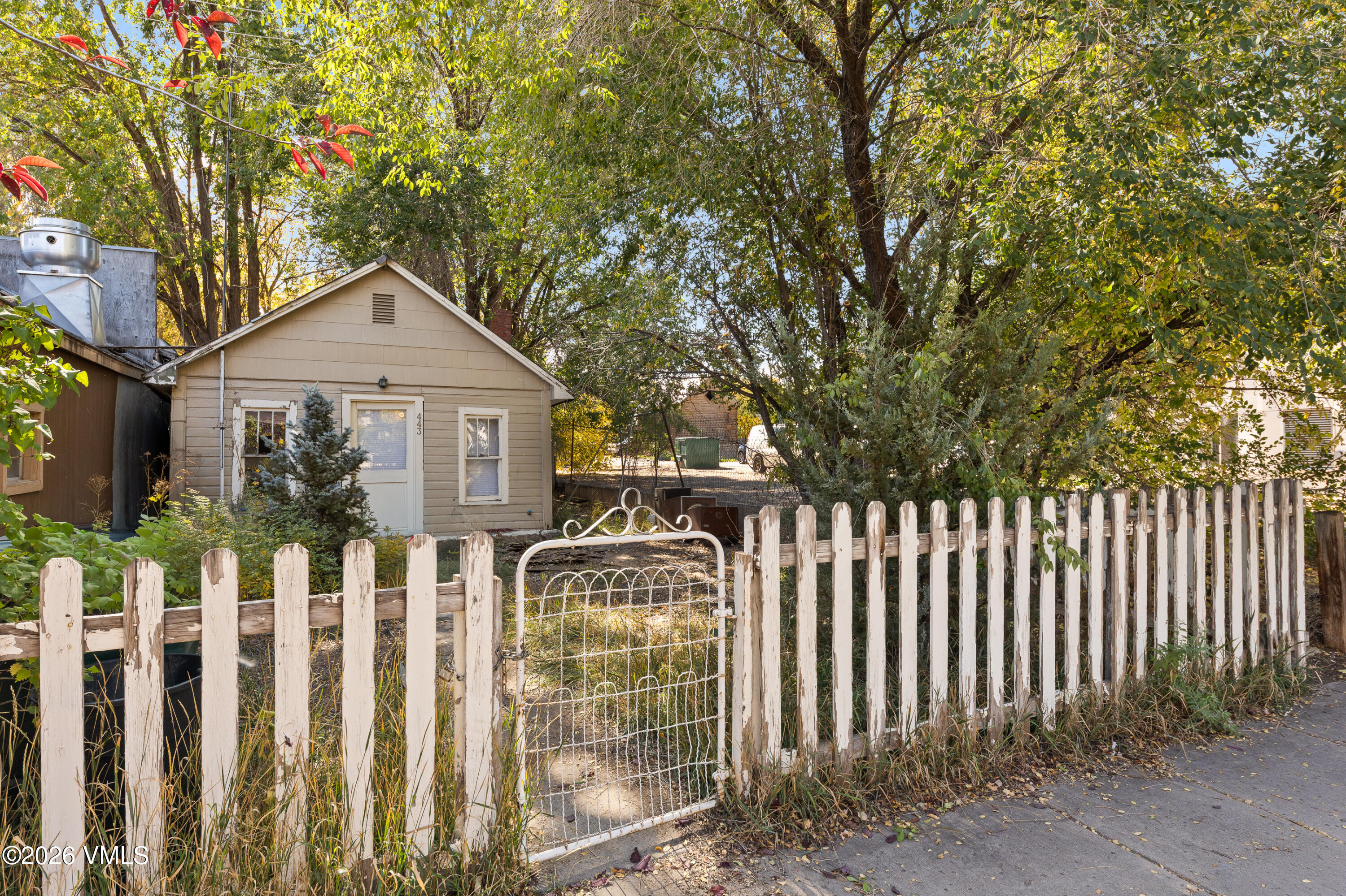 443 Railroad Avenue Property Photo 2