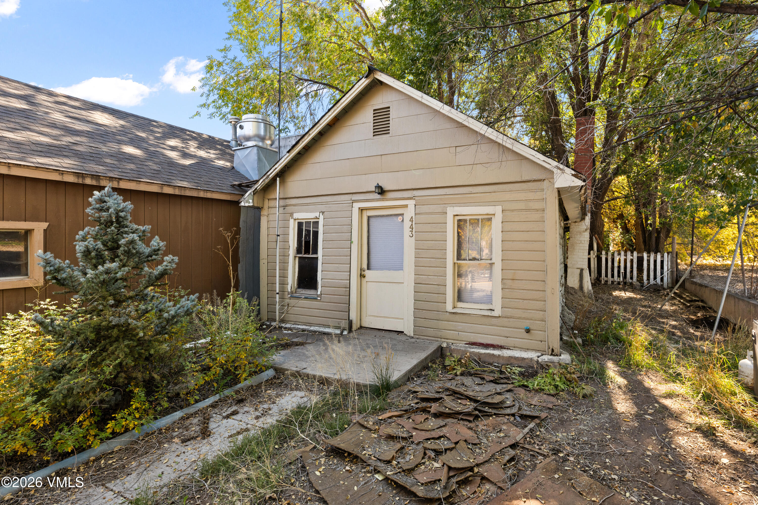 443 Railroad Avenue Property Photo 3