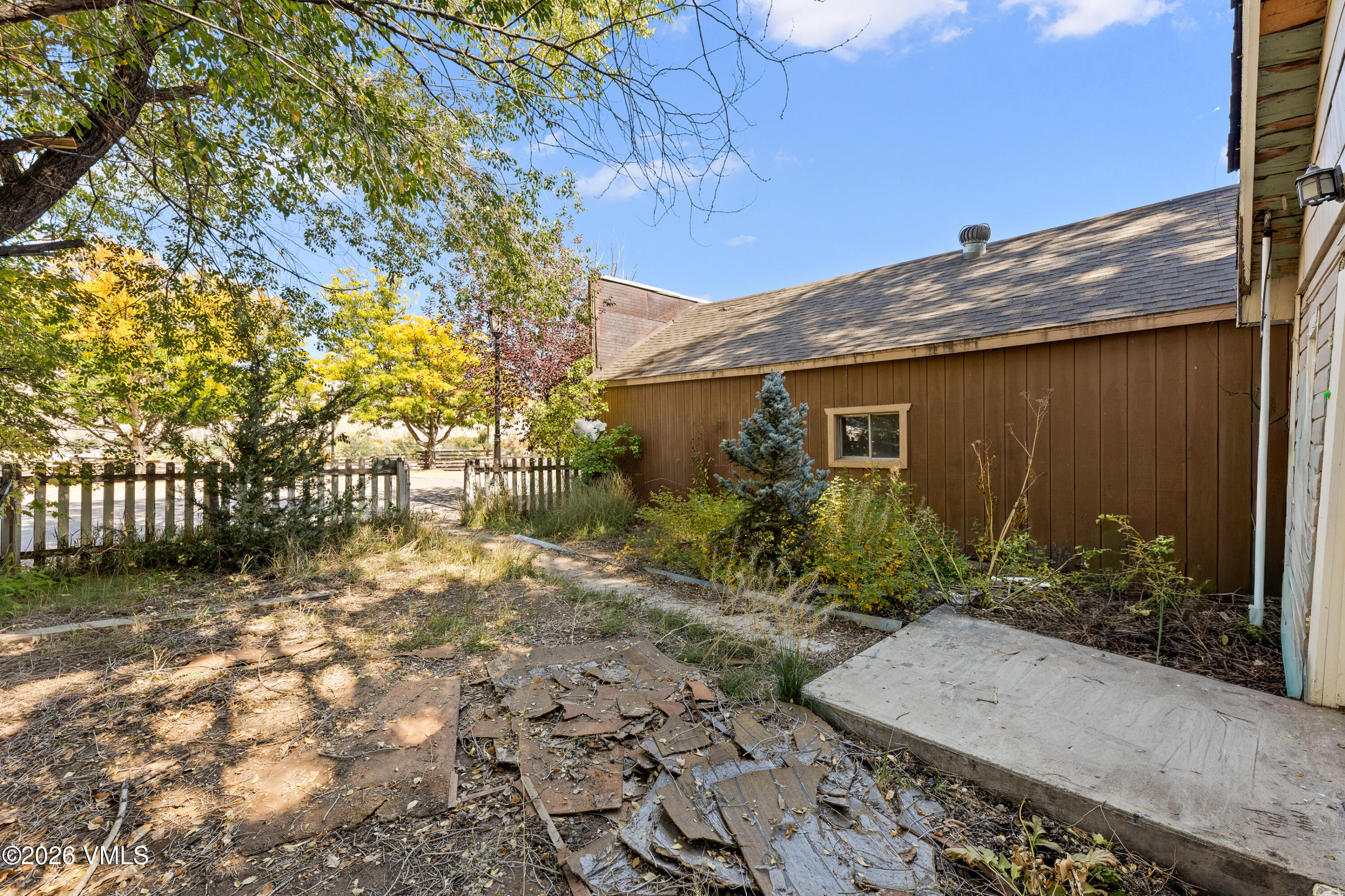 443 Railroad Avenue Property Photo 4